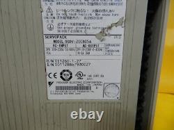 Used YASKAWA / SGDV-200A05A / SERVO DRIVE, 3KW, Case breakage, Scratch